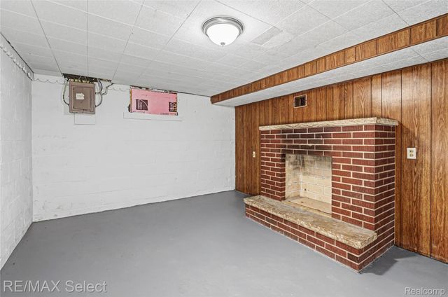 1085 W Parkwood Avenue, Flint Charter Township, MI 48507