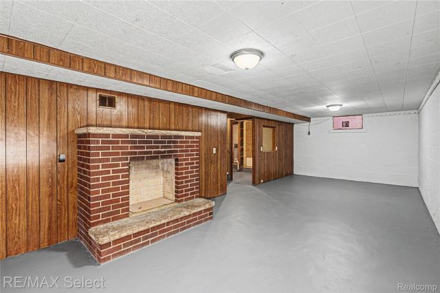 1085 W Parkwood Avenue, Flint Charter Township, MI 48507