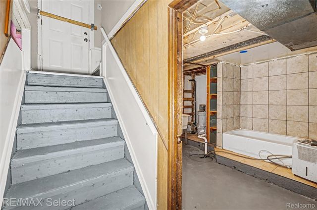 1085 W Parkwood Avenue, Flint Charter Township, MI 48507