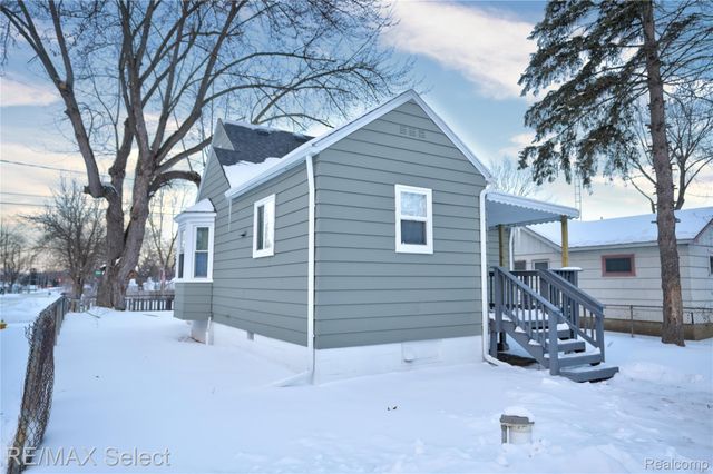 1085 W Parkwood Avenue, Flint Charter Township, MI 48507