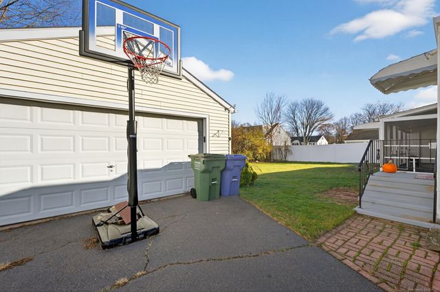 12 Fairview Heights, Cromwell, CT 06416