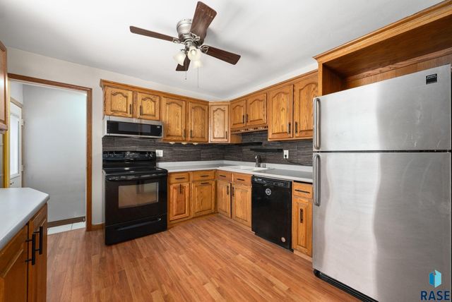 2804 E 19th St Street, Sioux Falls, SD 57103