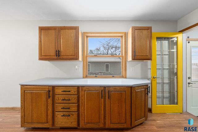 2804 E 19th St Street, Sioux Falls, SD 57103