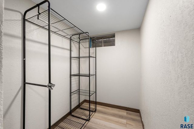 2804 E 19th St Street, Sioux Falls, SD 57103