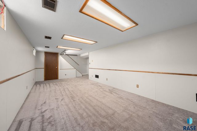 2804 E 19th St Street, Sioux Falls, SD 57103