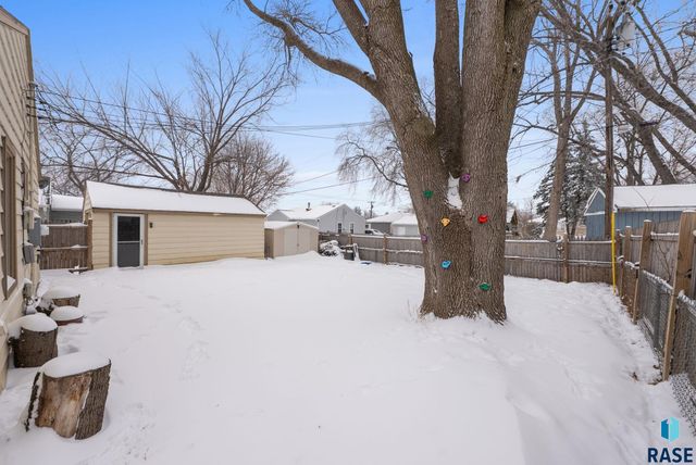 2804 E 19th St Street, Sioux Falls, SD 57103
