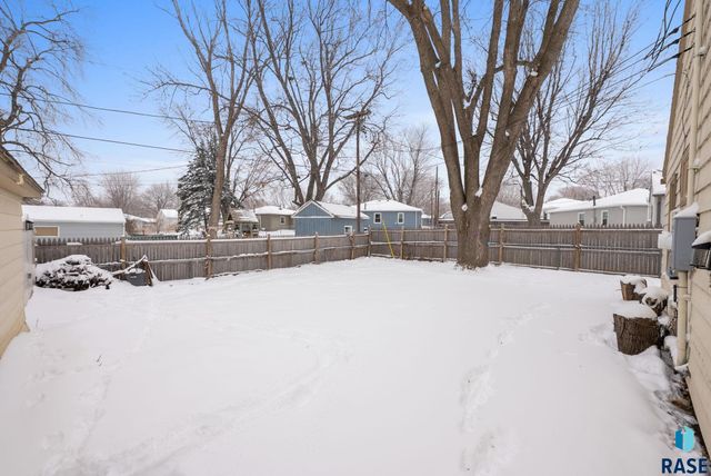 2804 E 19th St Street, Sioux Falls, SD 57103