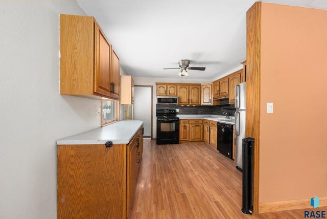 2804 E 19th St Street, Sioux Falls, SD 57103