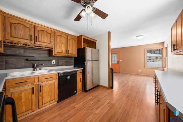 2804 E 19th St Street, Sioux Falls, SD 57103