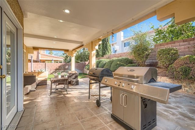 8225 Bermuda Beach Drive, Las Vegas, NV 89128