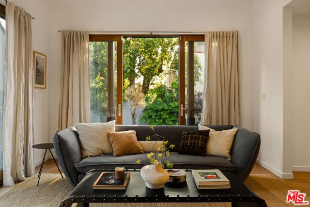 1126 Grant Avenue, Venice (los Angeles), CA 90291