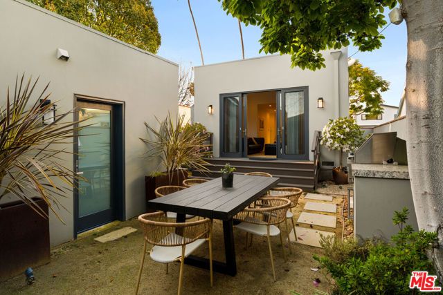 1126 Grant Avenue, Venice (los Angeles), CA 90291