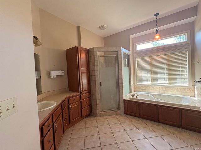 3000 Waterford Lane, Muncie, IN 47304