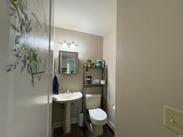 3000 Waterford Lane, Muncie, IN 47304