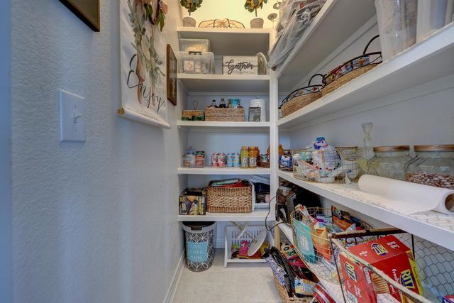 422 BeTony LOOP, Buda, TX 78610