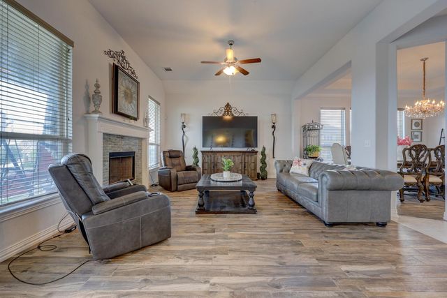 422 BeTony LOOP, Buda, TX 78610