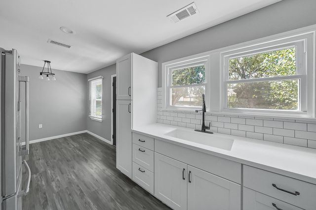 7323 Farnsworth Street, Houston, TX 77022