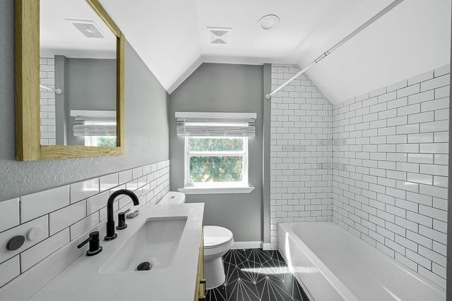 7323 Farnsworth Street, Houston, TX 77022