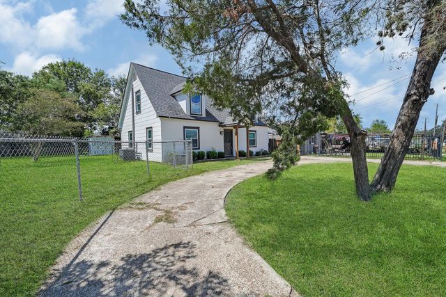 7323 Farnsworth Street, Houston, TX 77022