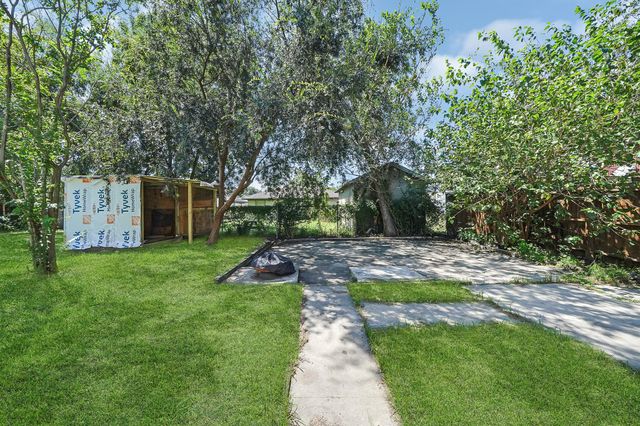 7323 Farnsworth Street, Houston, TX 77022