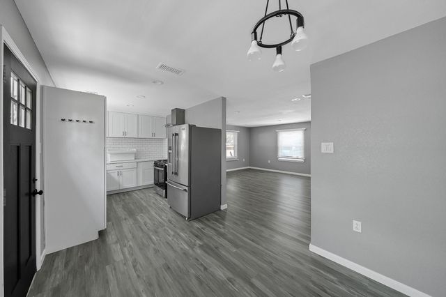 7323 Farnsworth Street, Houston, TX 77022