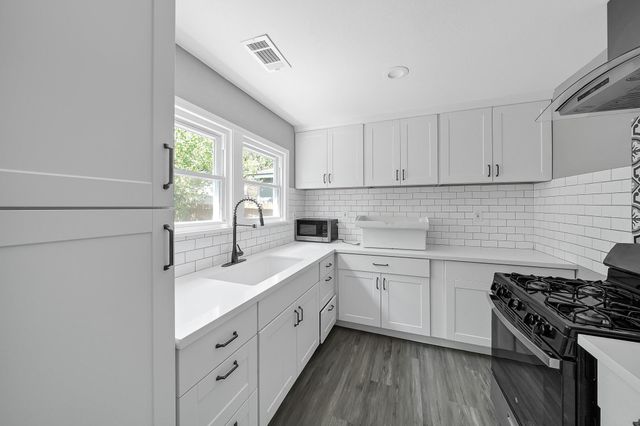 7323 Farnsworth Street, Houston, TX 77022