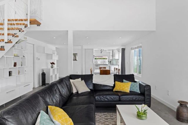 1420 Flair Drive, Encinitas, CA 92024