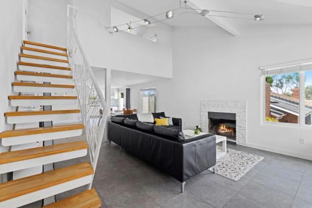 1420 Flair Drive, Encinitas, CA 92024