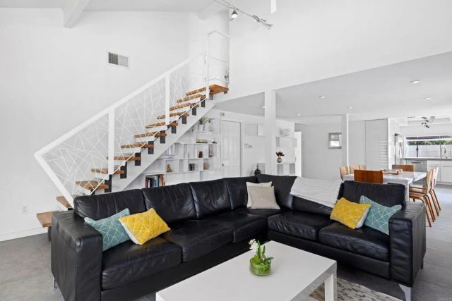 1420 Flair Drive, Encinitas, CA 92024