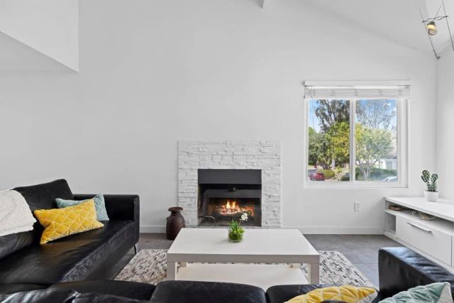 1420 Flair Drive, Encinitas, CA 92024