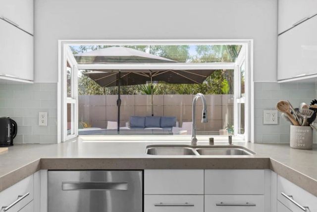 1420 Flair Drive, Encinitas, CA 92024