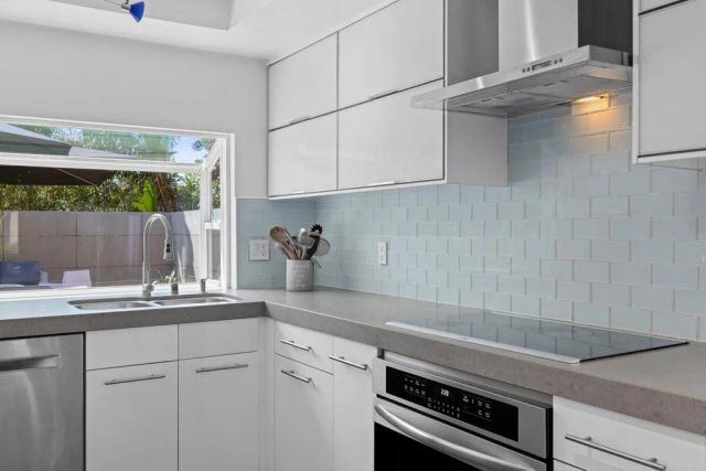 1420 Flair Drive, Encinitas, CA 92024