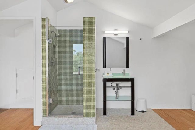 1420 Flair Drive, Encinitas, CA 92024