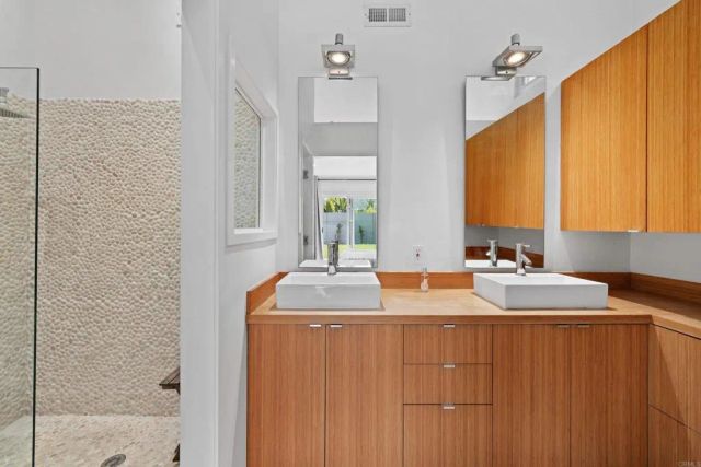 1420 Flair Drive, Encinitas, CA 92024