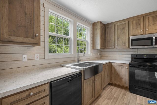 1920 WALTONS STORE RD, Louisa, VA 23093