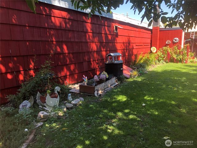 2358 A,B,C Elmway, Okanogan, WA 98840