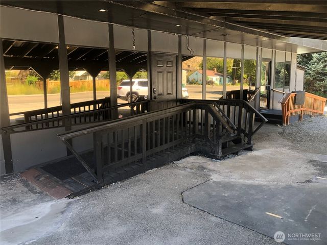 2358 A,B,C Elmway, Okanogan, WA 98840