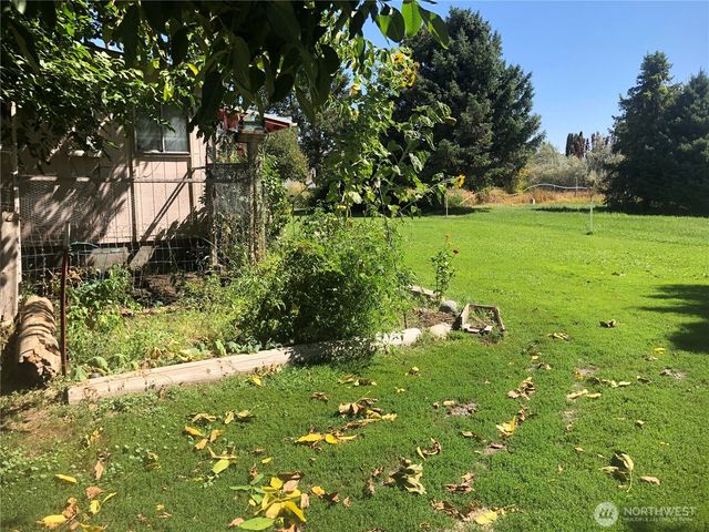 2358 A,B,C Elmway, Okanogan, WA 98840