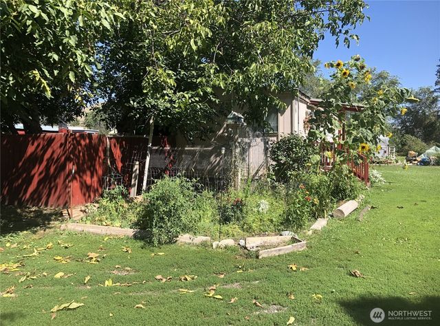 2358 A,B,C Elmway, Okanogan, WA 98840