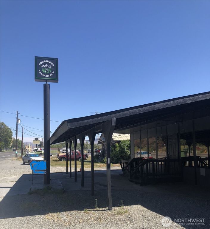 2358 A,B,C Elmway, Okanogan, WA 98840