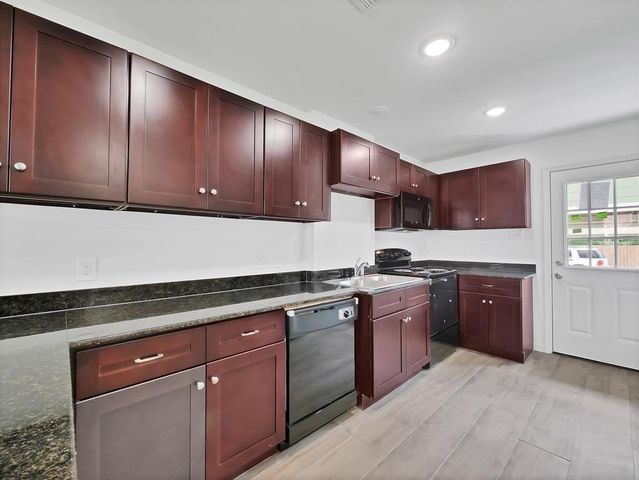 226 Woodbridge Lane, Pasadena, TX 77502