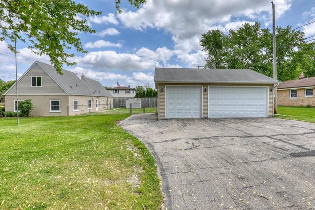4325 W Grange AVENUE, Greenfield, WI 53220