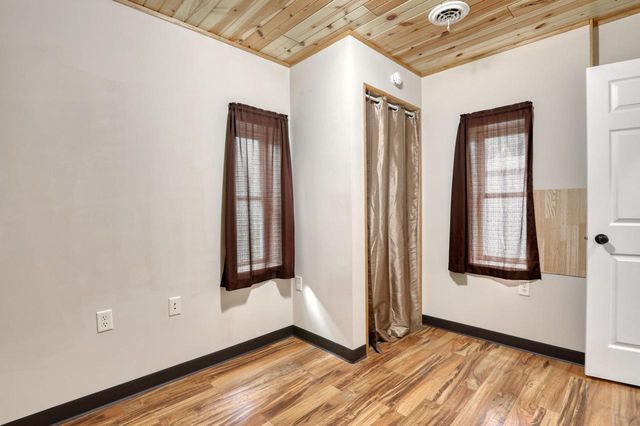 4325 W Grange AVENUE, Greenfield, WI 53220
