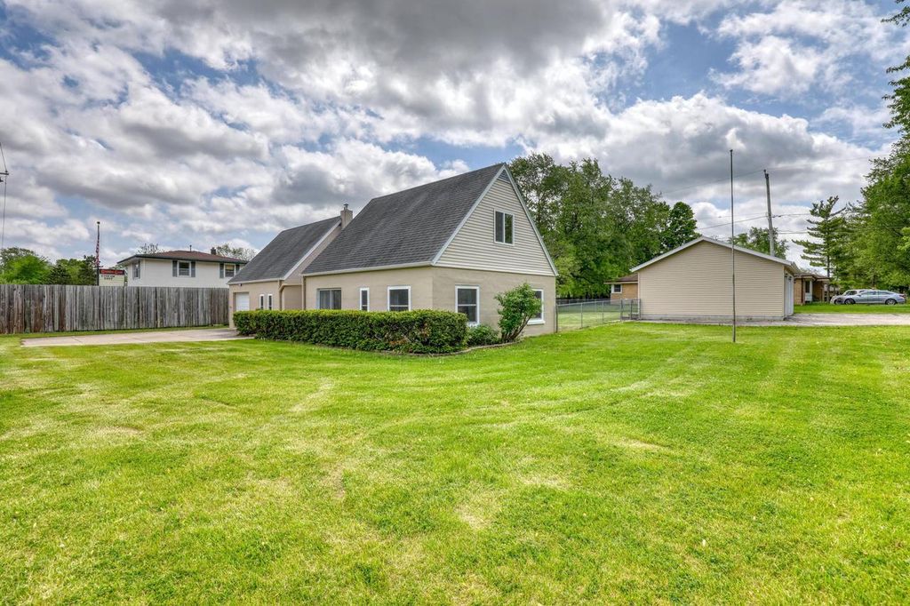 4325 W Grange AVENUE, Greenfield, WI 53220
