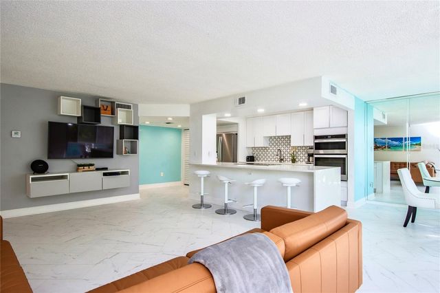 660 ISLAND WAY #206 206, Clearwater, FL 33767