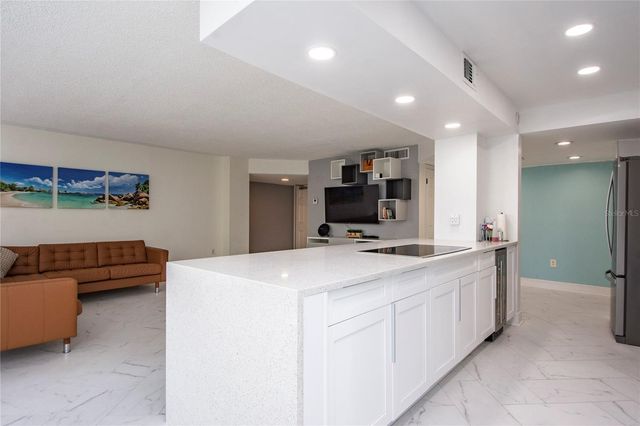 660 ISLAND WAY #206 206, Clearwater, FL 33767