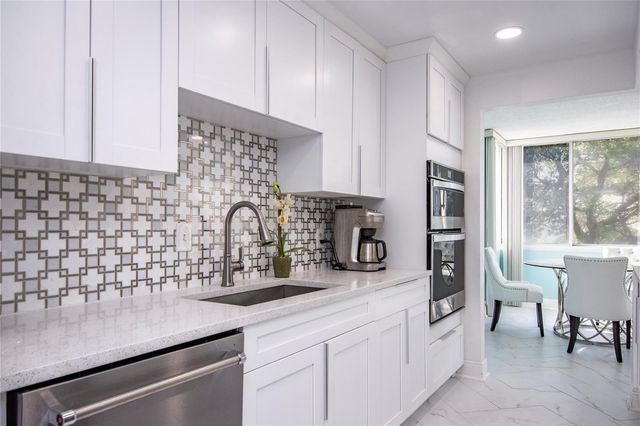 660 ISLAND WAY #206 206, Clearwater, FL 33767