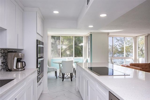 660 ISLAND WAY #206 206, Clearwater, FL 33767