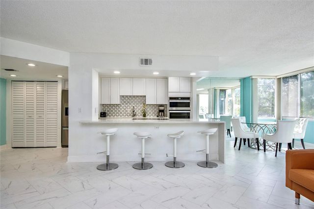 660 ISLAND WAY #206 206, Clearwater, FL 33767