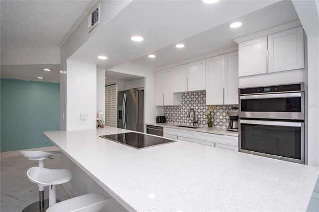 660 ISLAND WAY #206 206, Clearwater, FL 33767